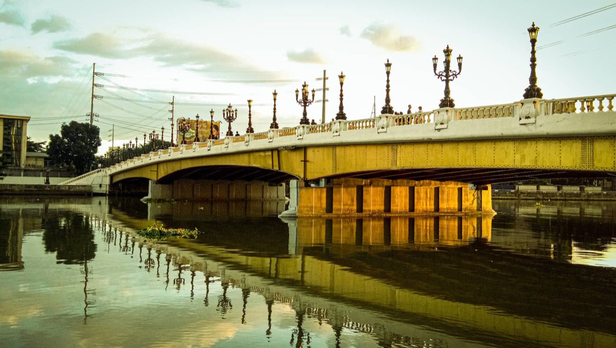 Jones Bridge over the Pasig River in Manila, with its restored lamps
